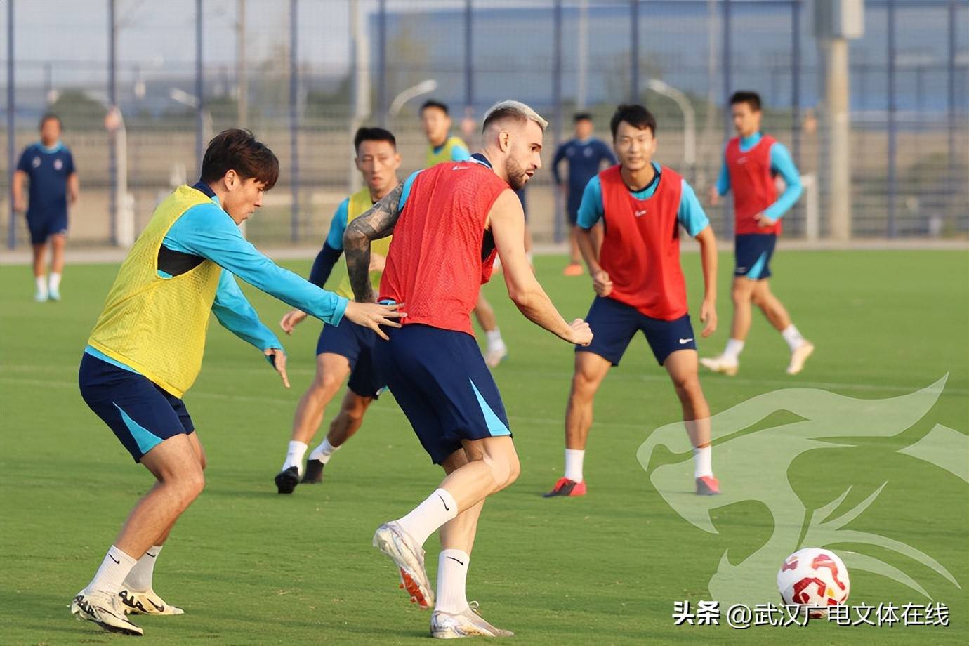 爱游戏体育app下载今晨欧冠焦点战，武汉三镇刷新队史纪录，悬念犹存，资深球员宣示担当的简单介绍