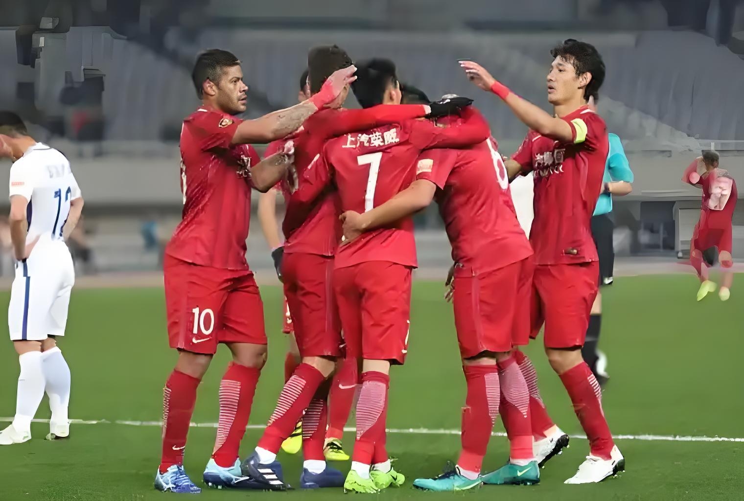 爱游戏手机版包含国际比赛日NBA总决赛焦点战，上海海港造点机会，气氛紧张，身体对抗强度拉满的词条